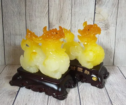 Cặp tỳ hưu đầu cam mình vàng ngọc trên đế gỗ - Chiêu Tài Tỳ Hưu/ Thủ Tài Tỳ Hưu LN052